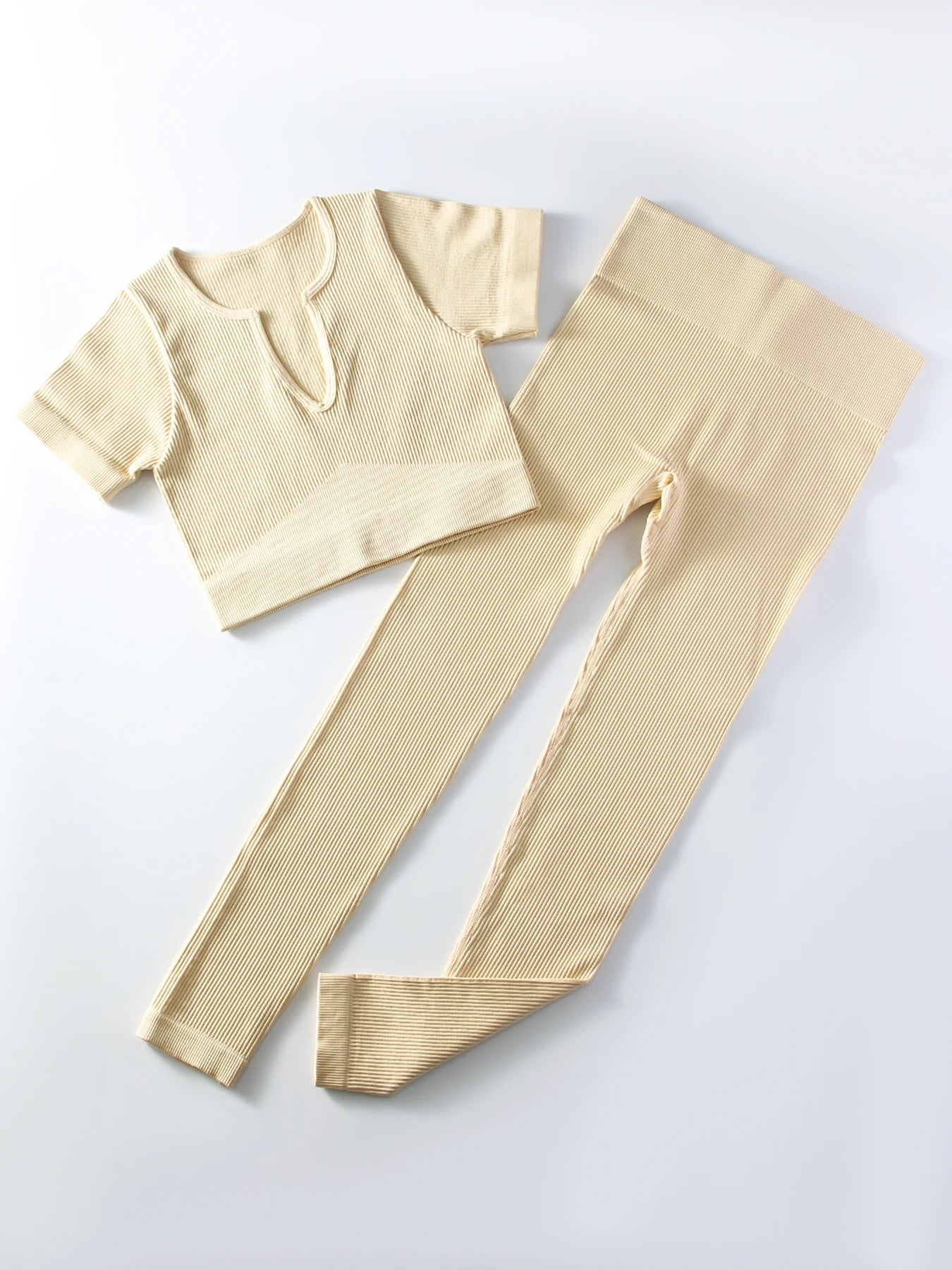 Wearable in all seasons, quick-drying seamless yoga clothing set, shock-proof sports bra, yoga short-sleeved yoga pants