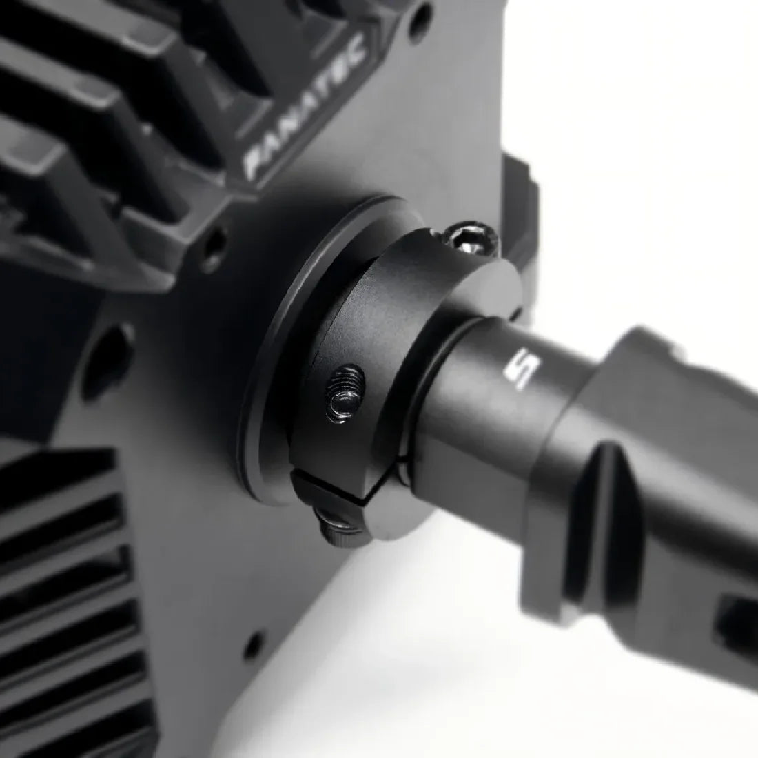 Simube Shaft Clamp For Fanatec Base, featuring aluminum alloy material, anodized coloring, and CNC machining process.