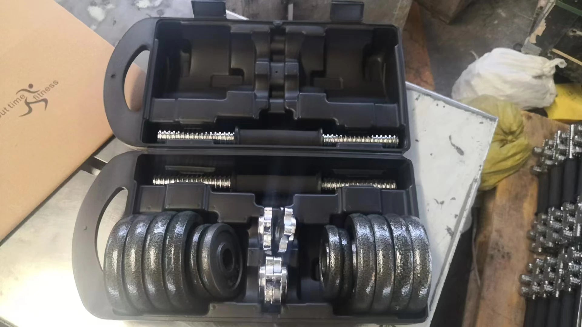 10kg-30kg Gym Home Weightlifting Dumbbells with Box Painted Black Painted Cast Iron Dumbbells Can Be Connected To A Barbell Set.