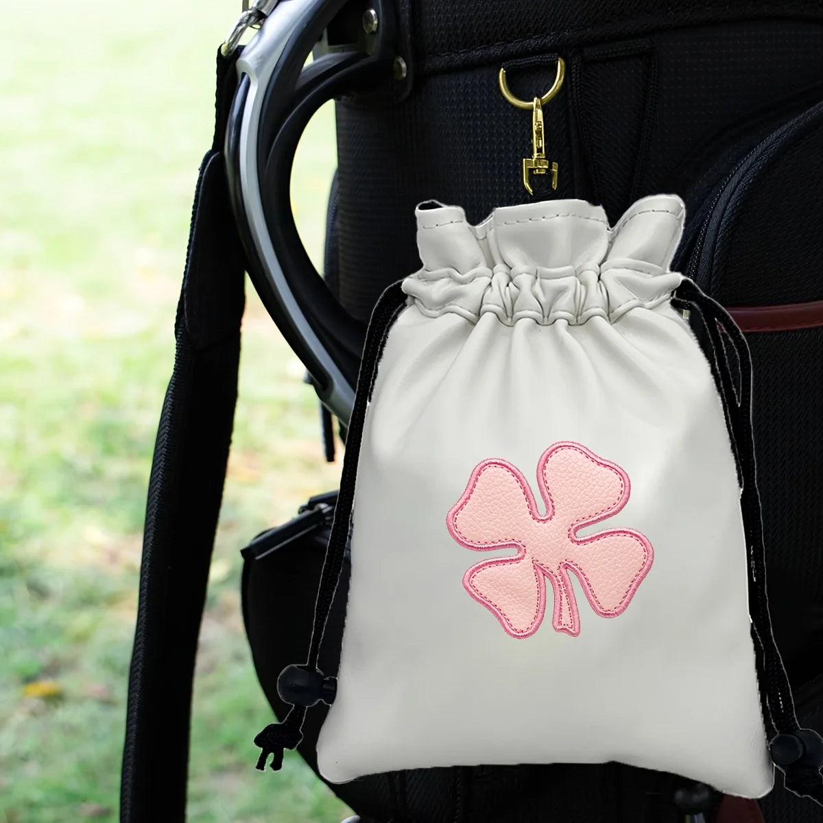 Golf valuable item bag, sealed with a drawstring. This portable packaging bag is perfect for holding golf balls and is an access